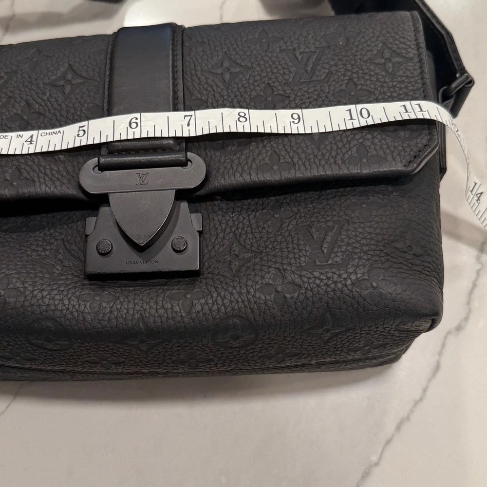 Louis Vuitton Black Leather S Cape Messenger Taurillon Shoulder Bag